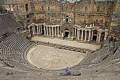 Bosra, das alte amphitheater im süden syriens